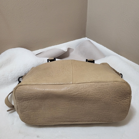 Vince Camuto Beige/ Black Leather Crossbody Bag - Picture 8 of 9